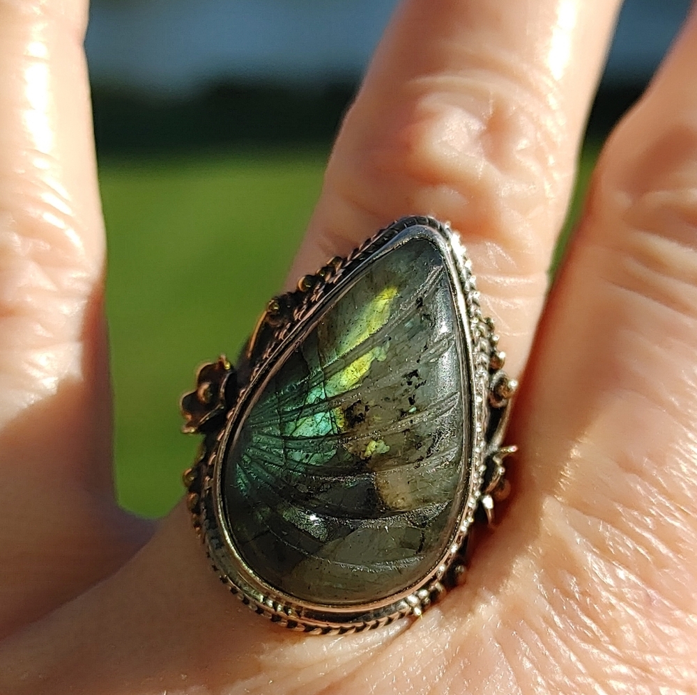 Carved Labradorite Gemstone Ring in 925 Sterling Silver (9) - Picture 9 of 12